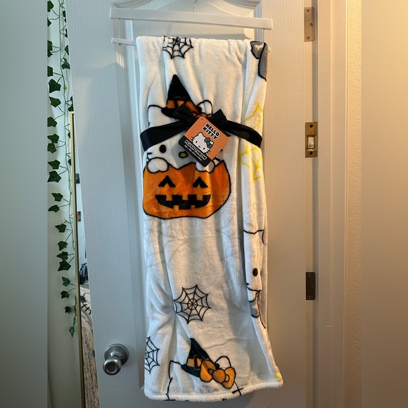Hello Kitty Other - 🦋 hello kitty halloween plush cozy blanket soft NWT viral tiktok